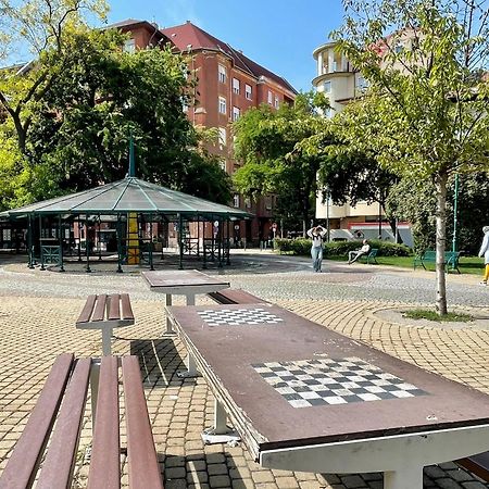 Green City Apartment Budapest - Free Garage, Ac, Balcony, Wi-Fi Buitenkant foto