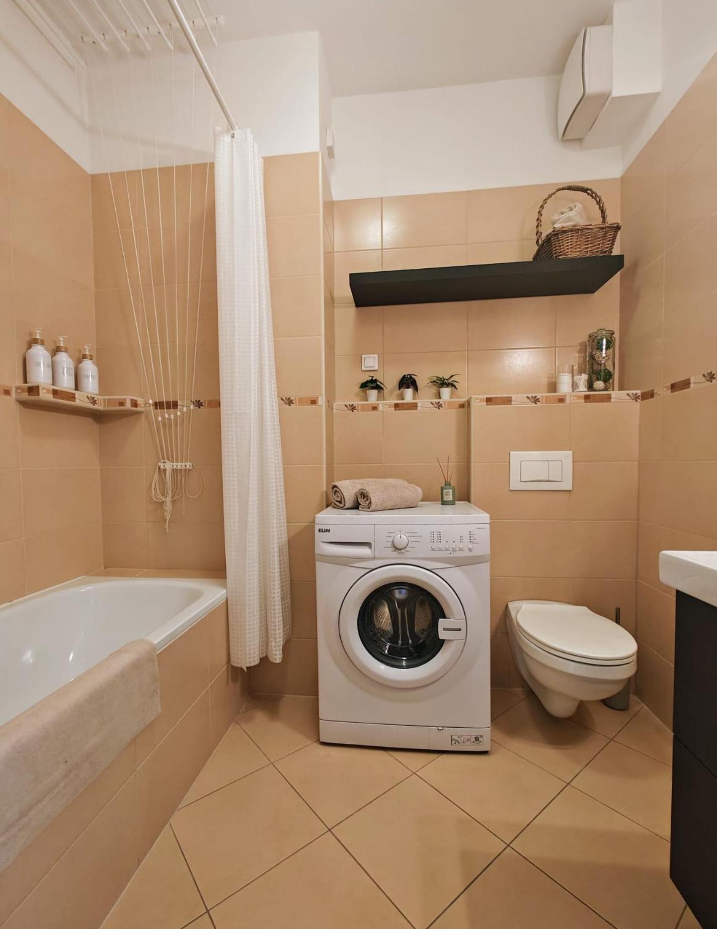 Green City Apartment Budapest - Free Garage, Ac, Balcony, Wi-Fi Buitenkant foto