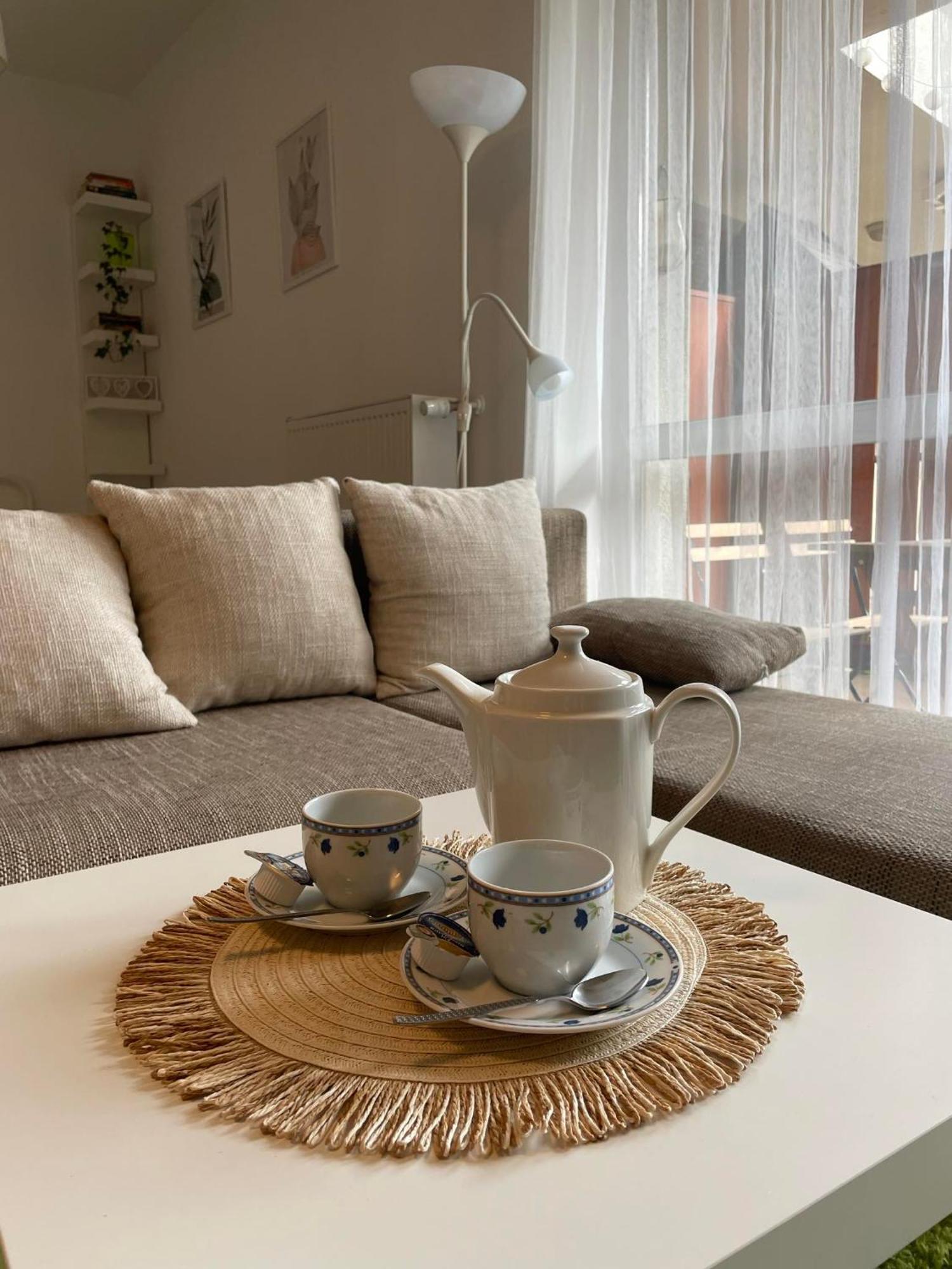 Green City Apartment Budapest - Free Garage, Ac, Balcony, Wi-Fi Buitenkant foto
