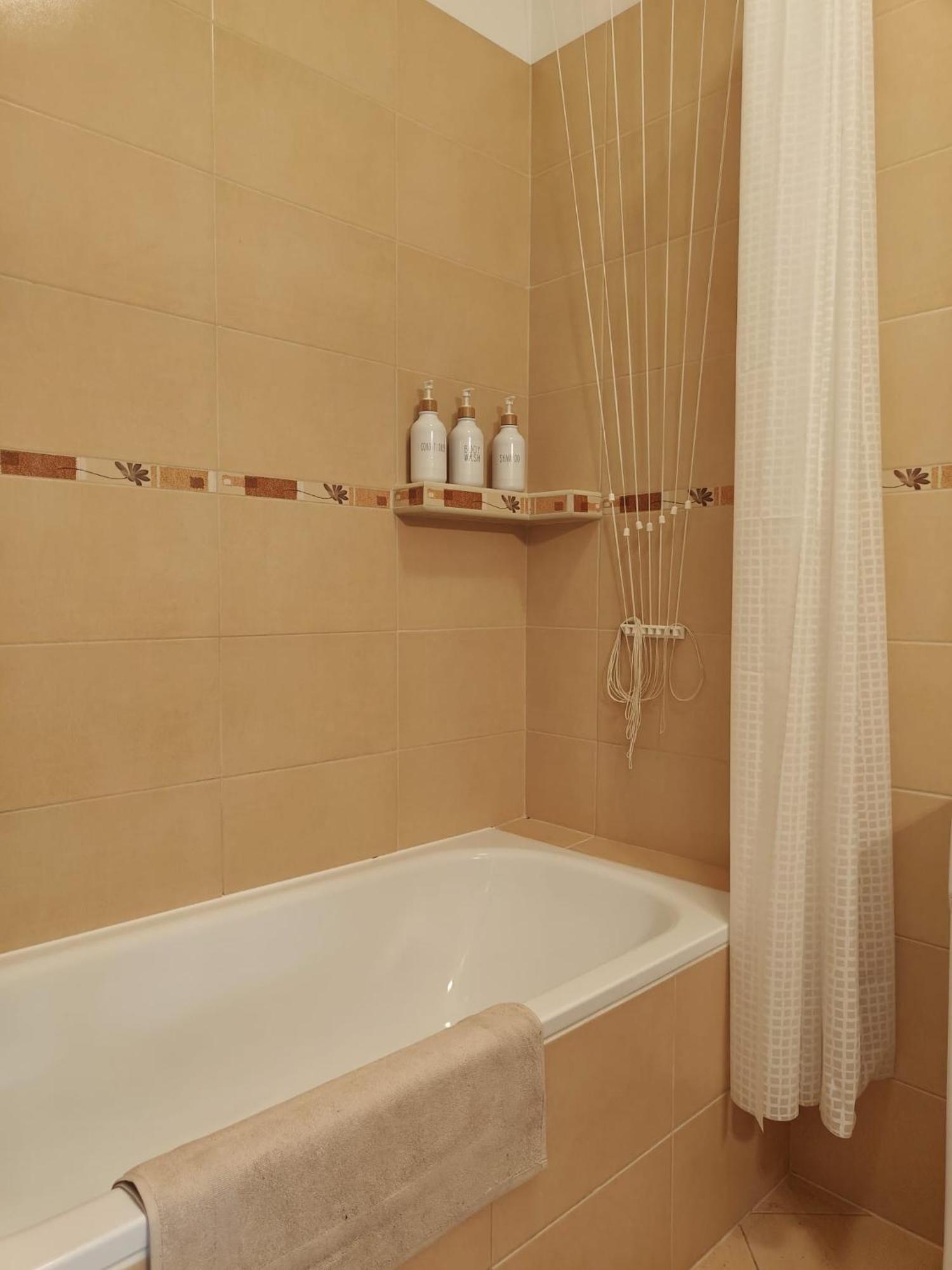 Green City Apartment Budapest - Free Garage, Ac, Balcony, Wi-Fi Buitenkant foto
