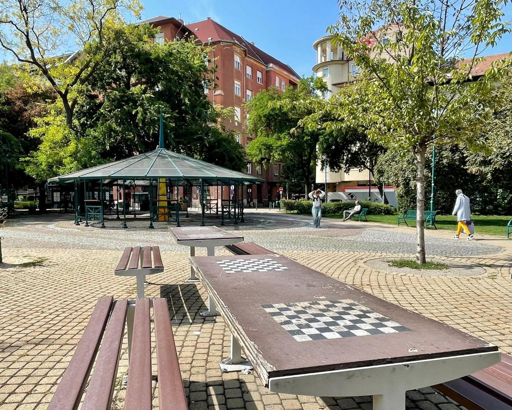 Green City Apartment Budapest - Free Garage, Ac, Balcony, Wi-Fi Buitenkant foto